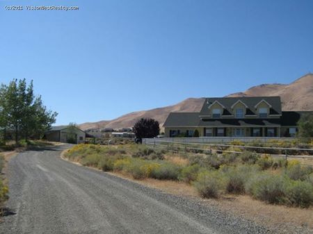 HORSE PROPERTY! - 4920 Reinhart Ln.