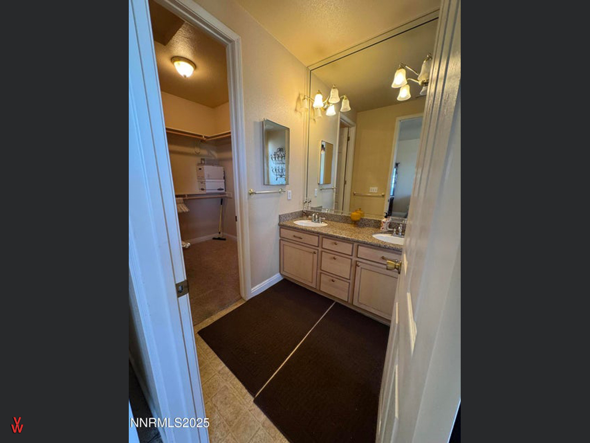 5188SnowyMountainDr-Bathroom