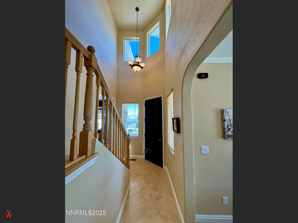 5188SnowyMountainDr-Entry