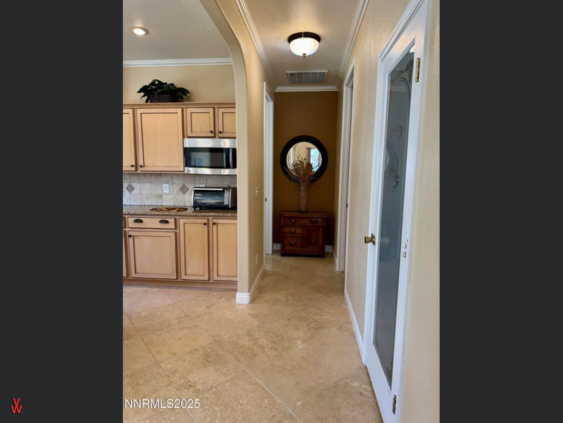 5188SnowyMountainDr-Hallway