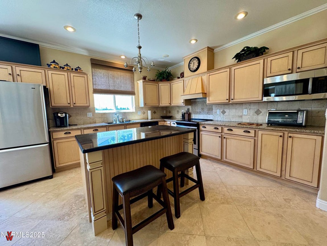 5188SnowyMountainDr-Kitchen