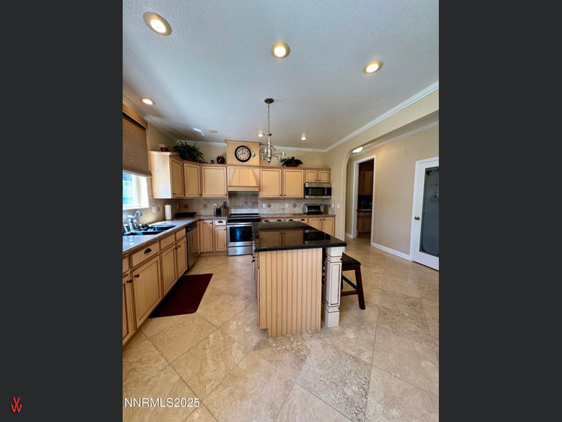 5188SnowyMountainDr-Kitchen2