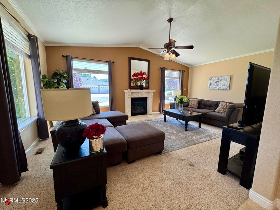 5188SnowyMountainDr-LivingRoom2