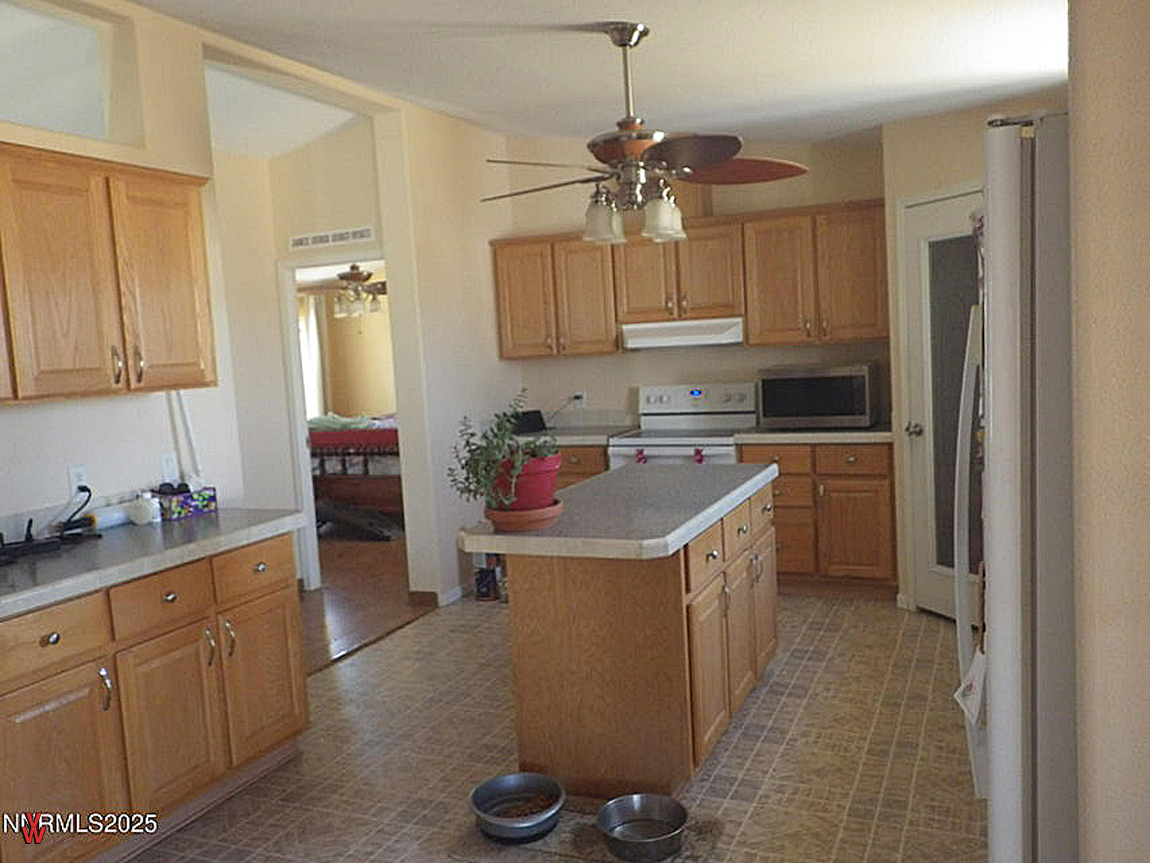 3090SweetbriarLn-Kitchen