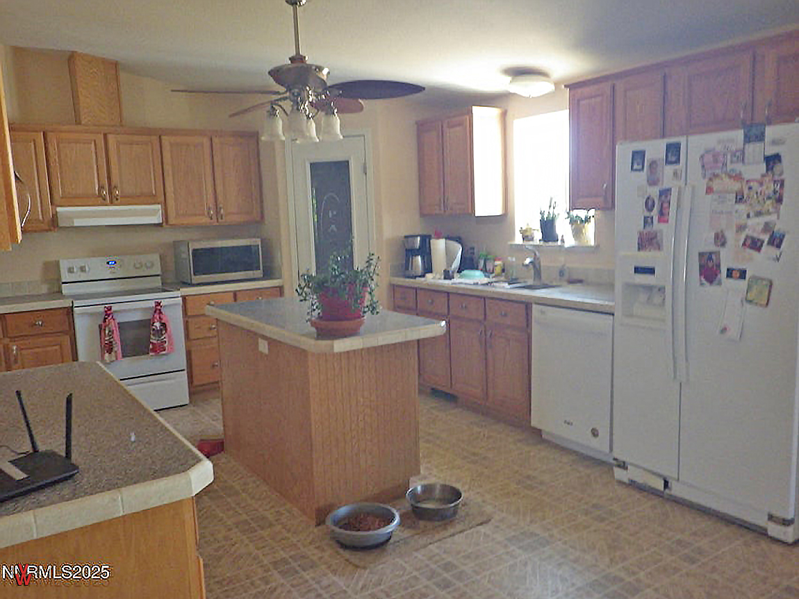 3090SweetbriarLn-Kitchen2