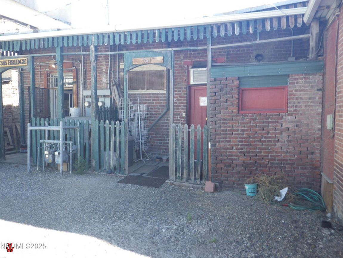 345SBridgeSt-exterior2