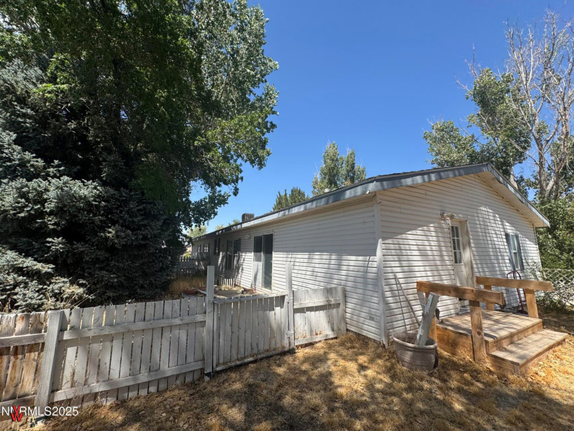 4080GoldenCircleDr.-Exterior