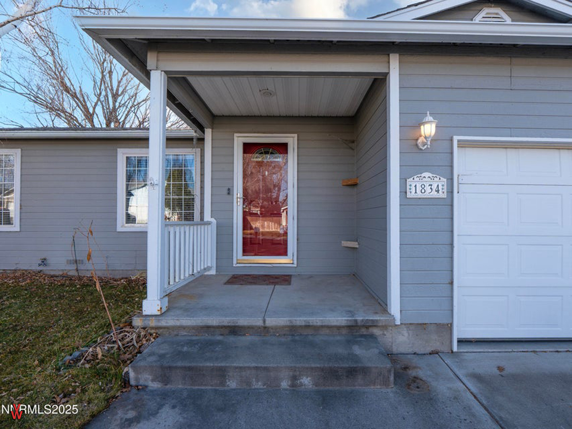 1834ScottSt-FrontPorch