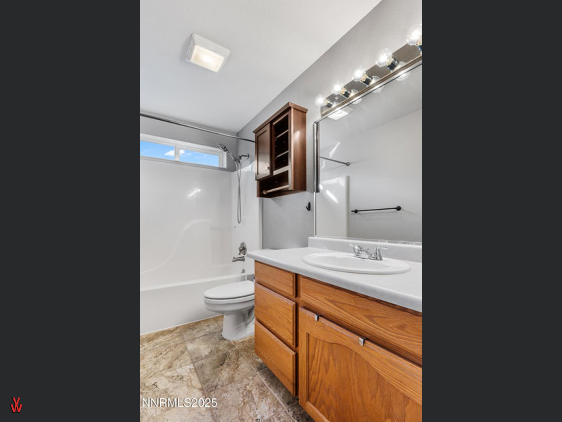 1834ScottSt-GuestBath