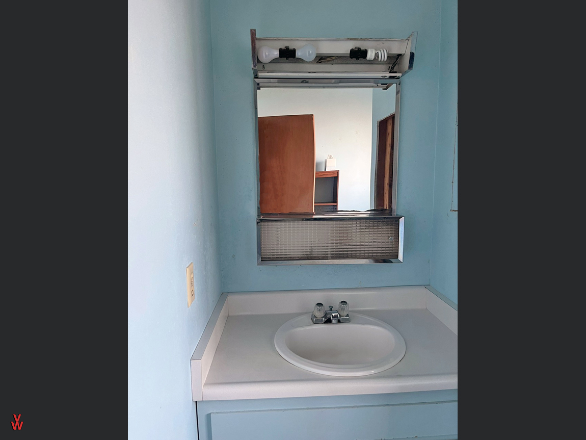 280SGalenaSt-Bathroom3aNew