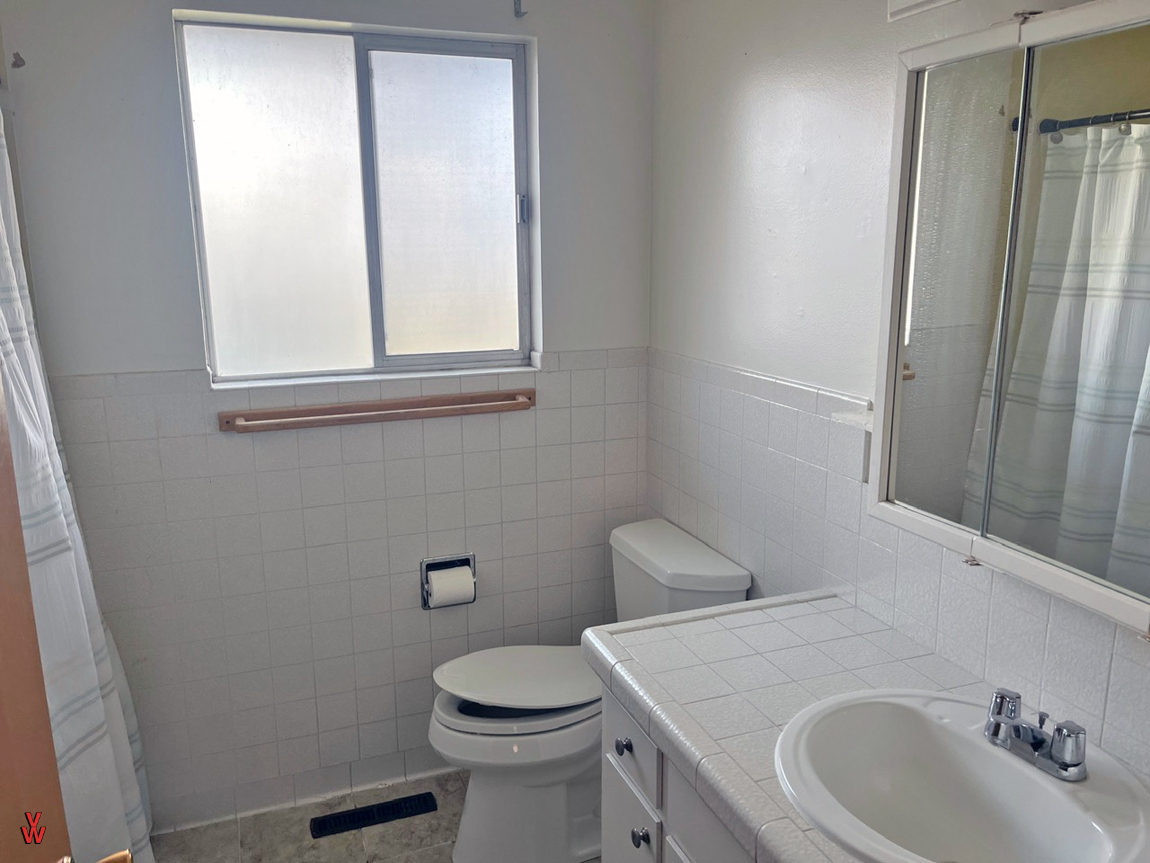 280SGalenaSt-BathroomNew