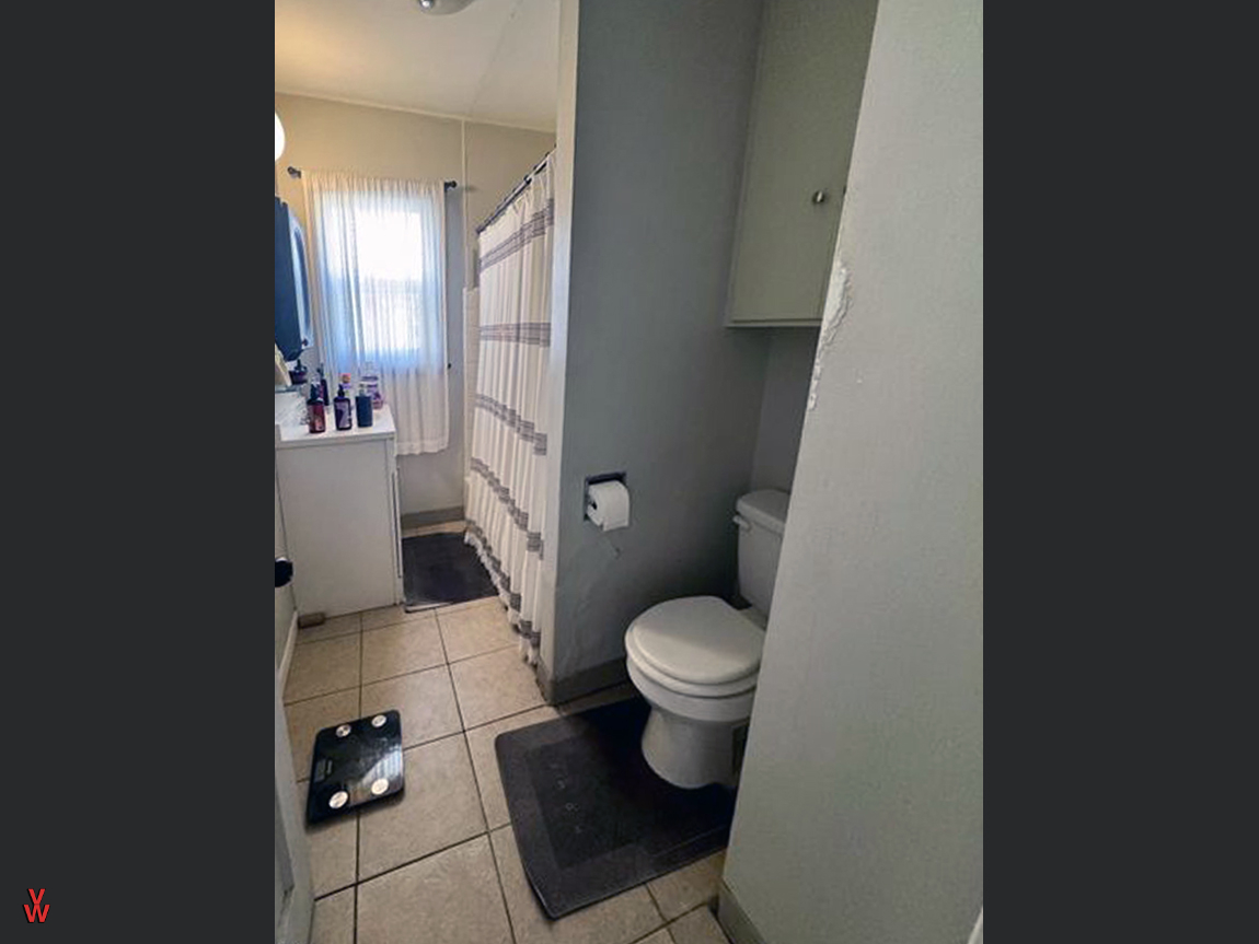 20BellevueAve-Bathroom