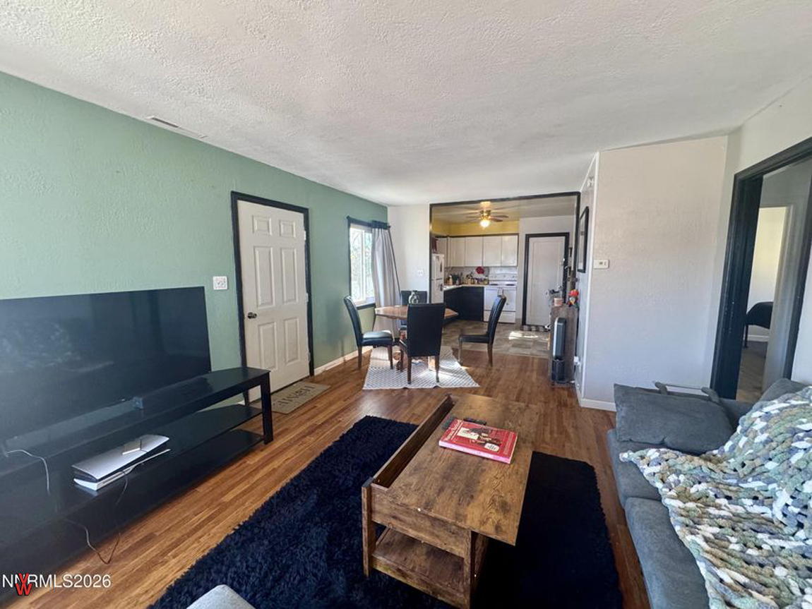 20BellevueAve-LivingRoom2