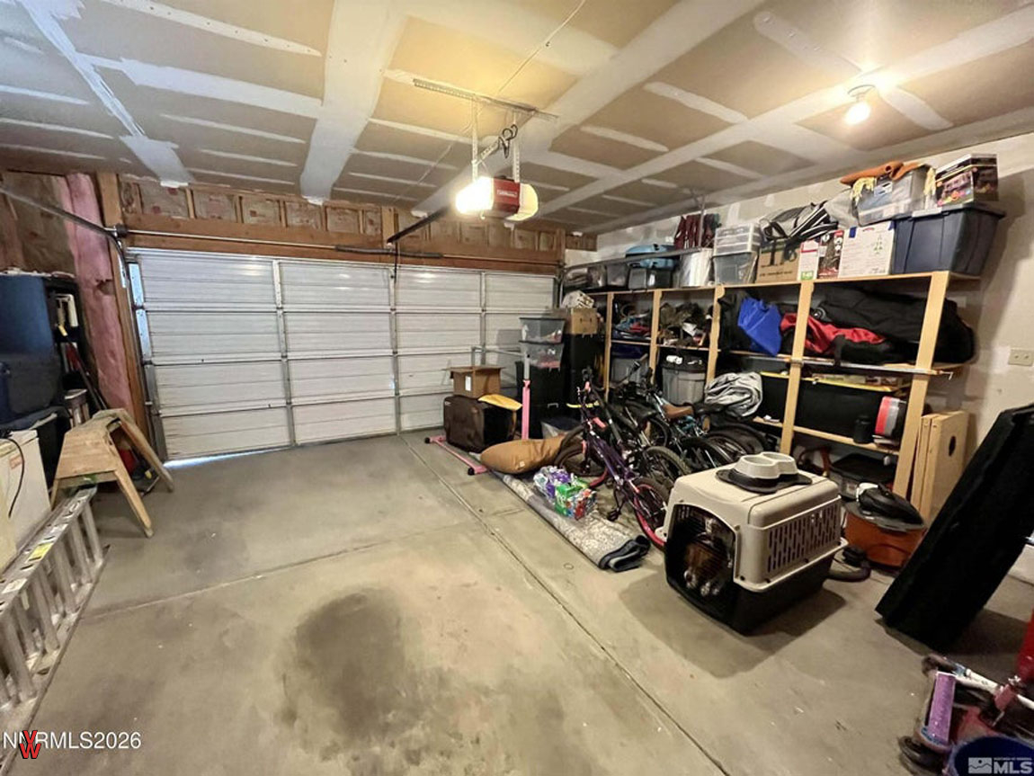 3205NSherwoodDr-Garage