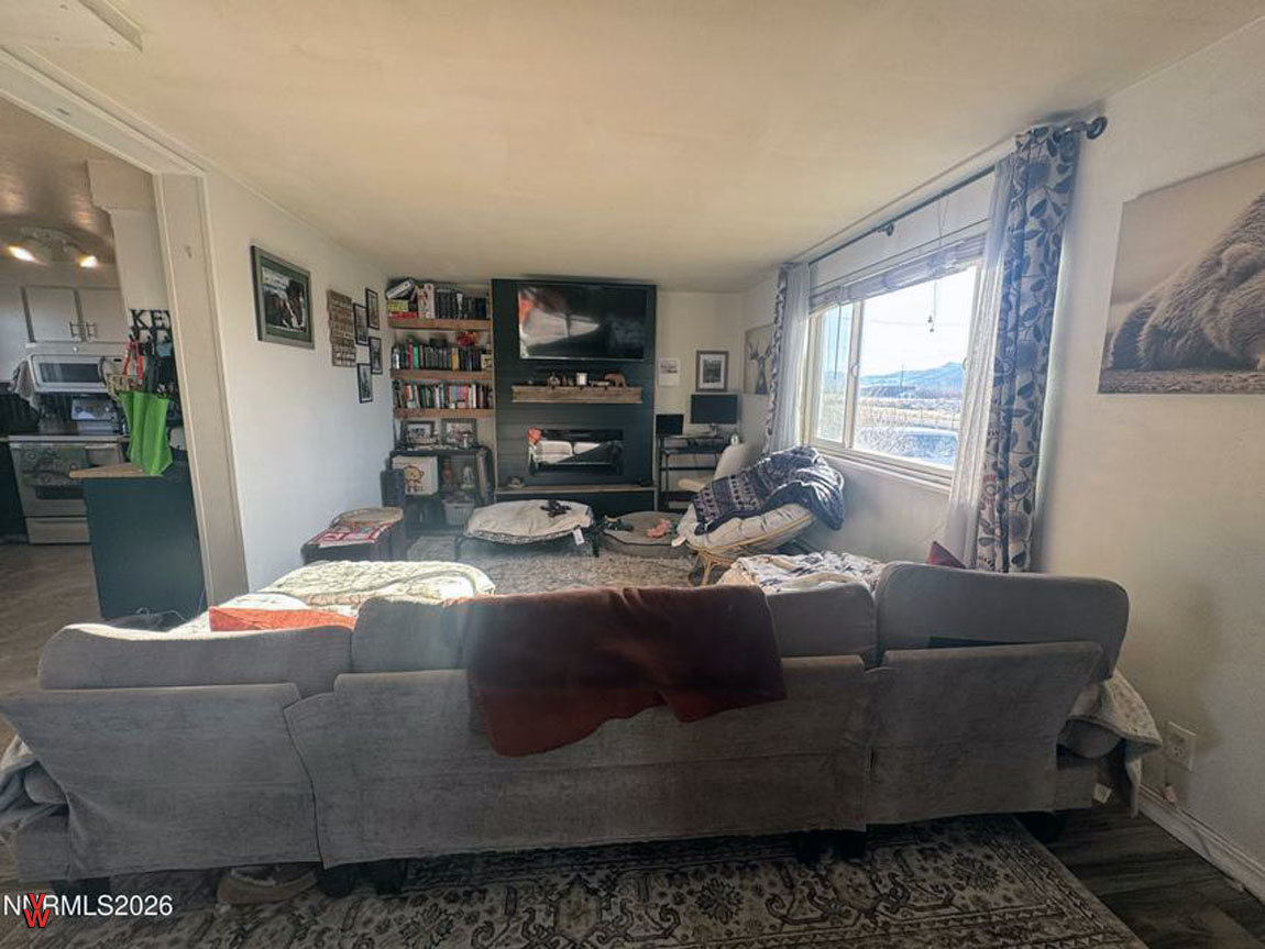 6455SolarDr-LivingRoom2