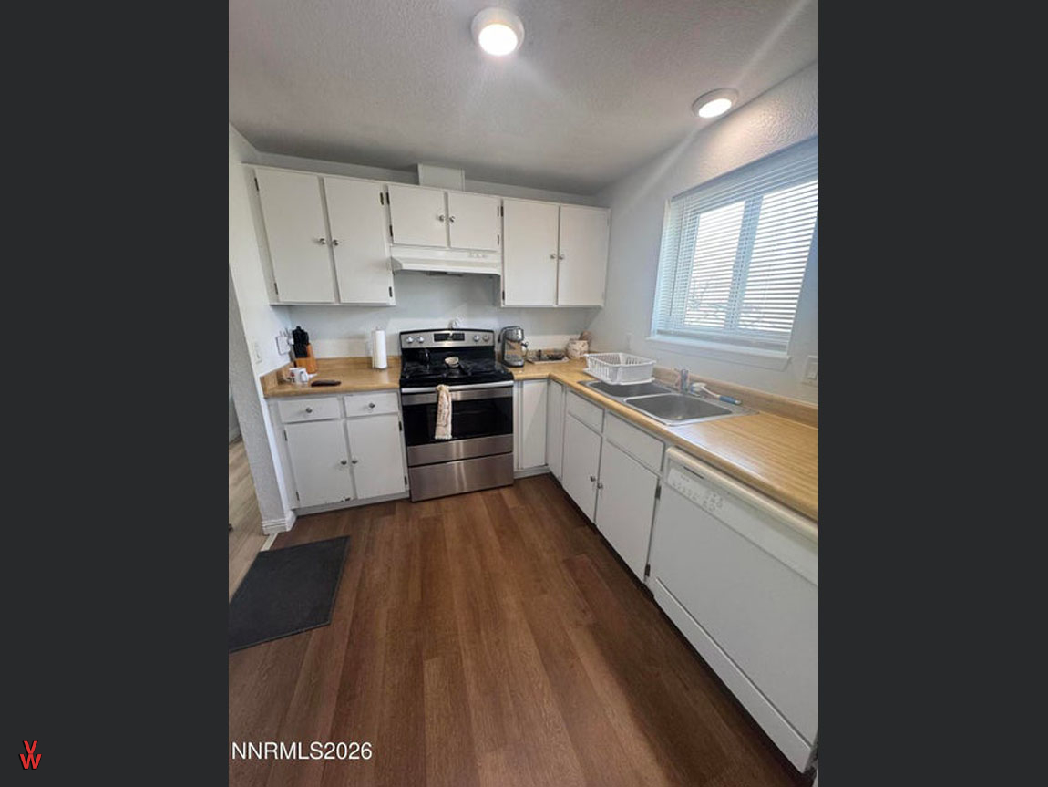 1823PearceSt-Kitchen