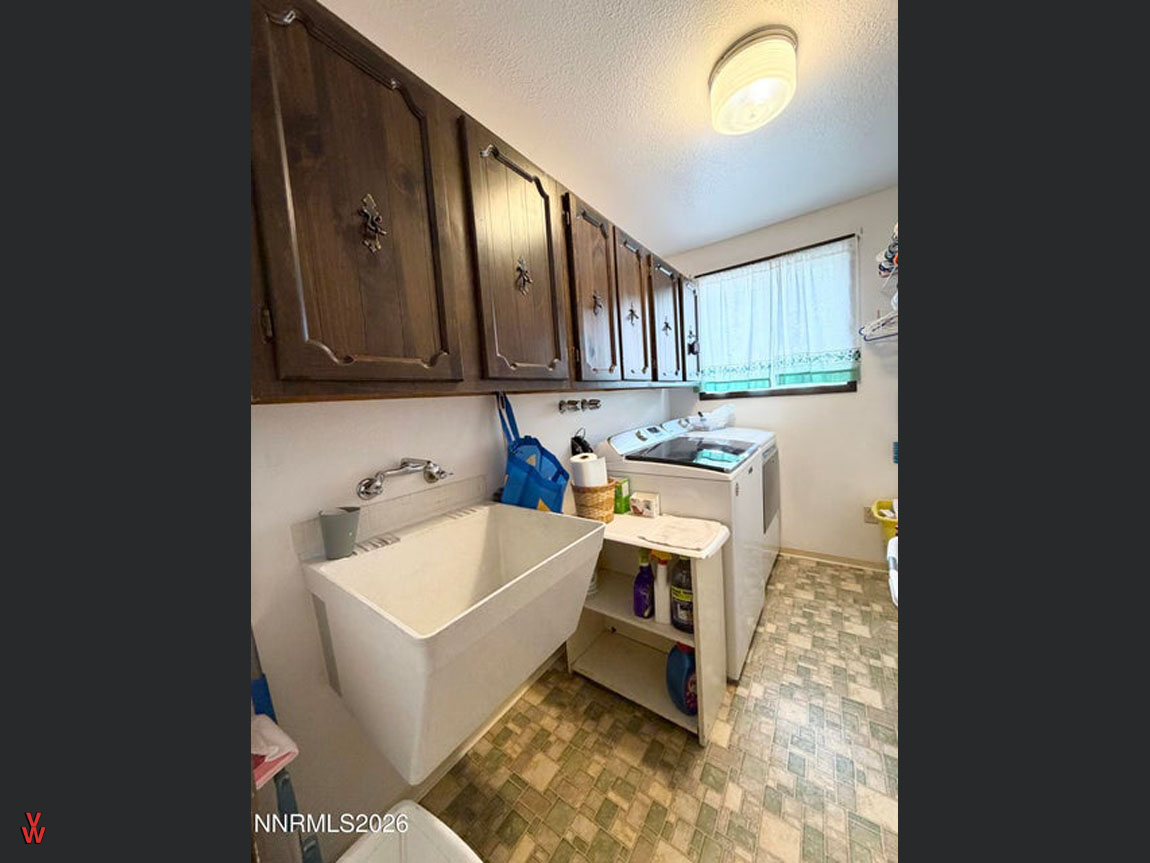 141WNationalAve-LaundryRoom