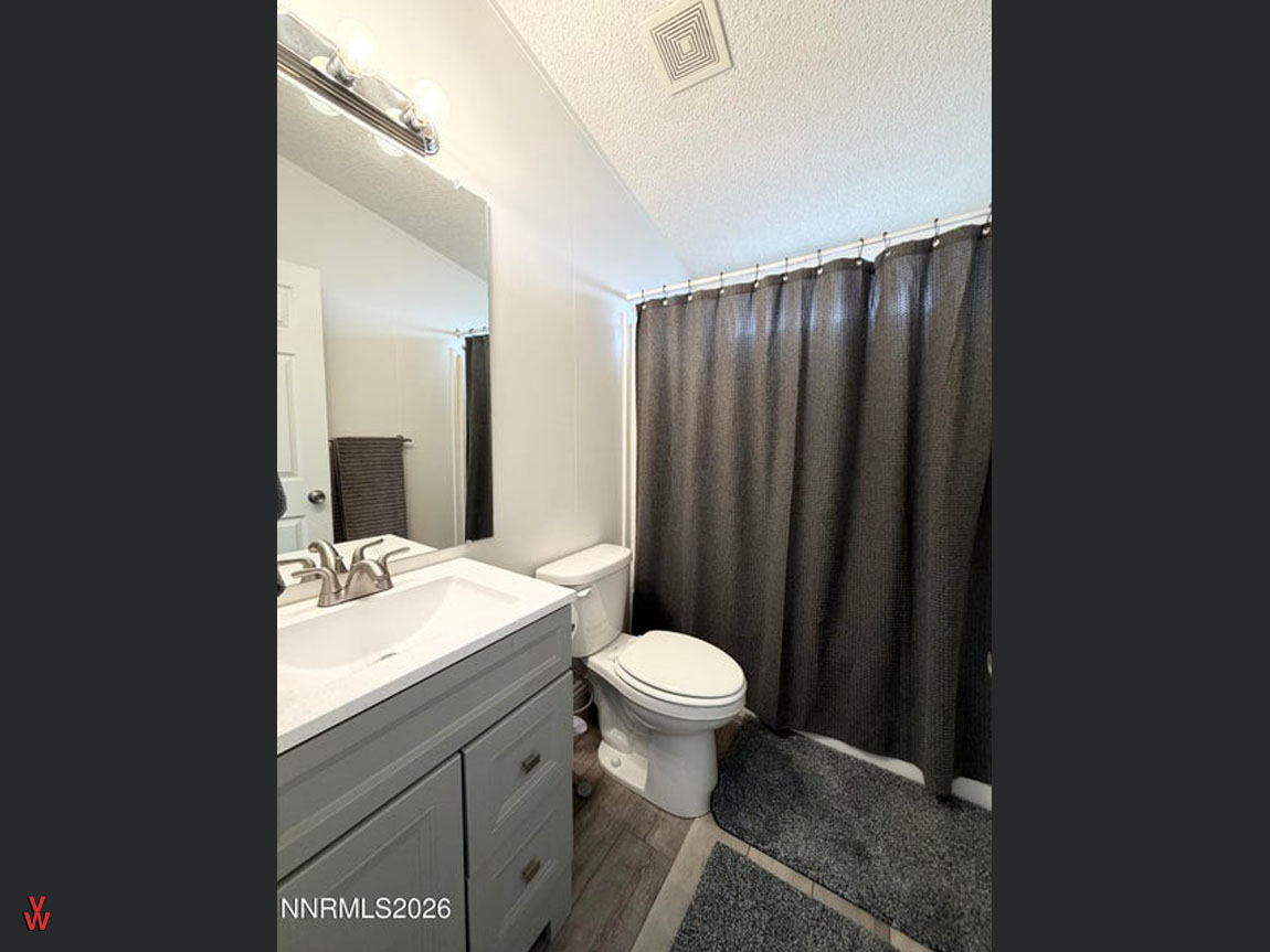 4070TurnerLn-Bathroom