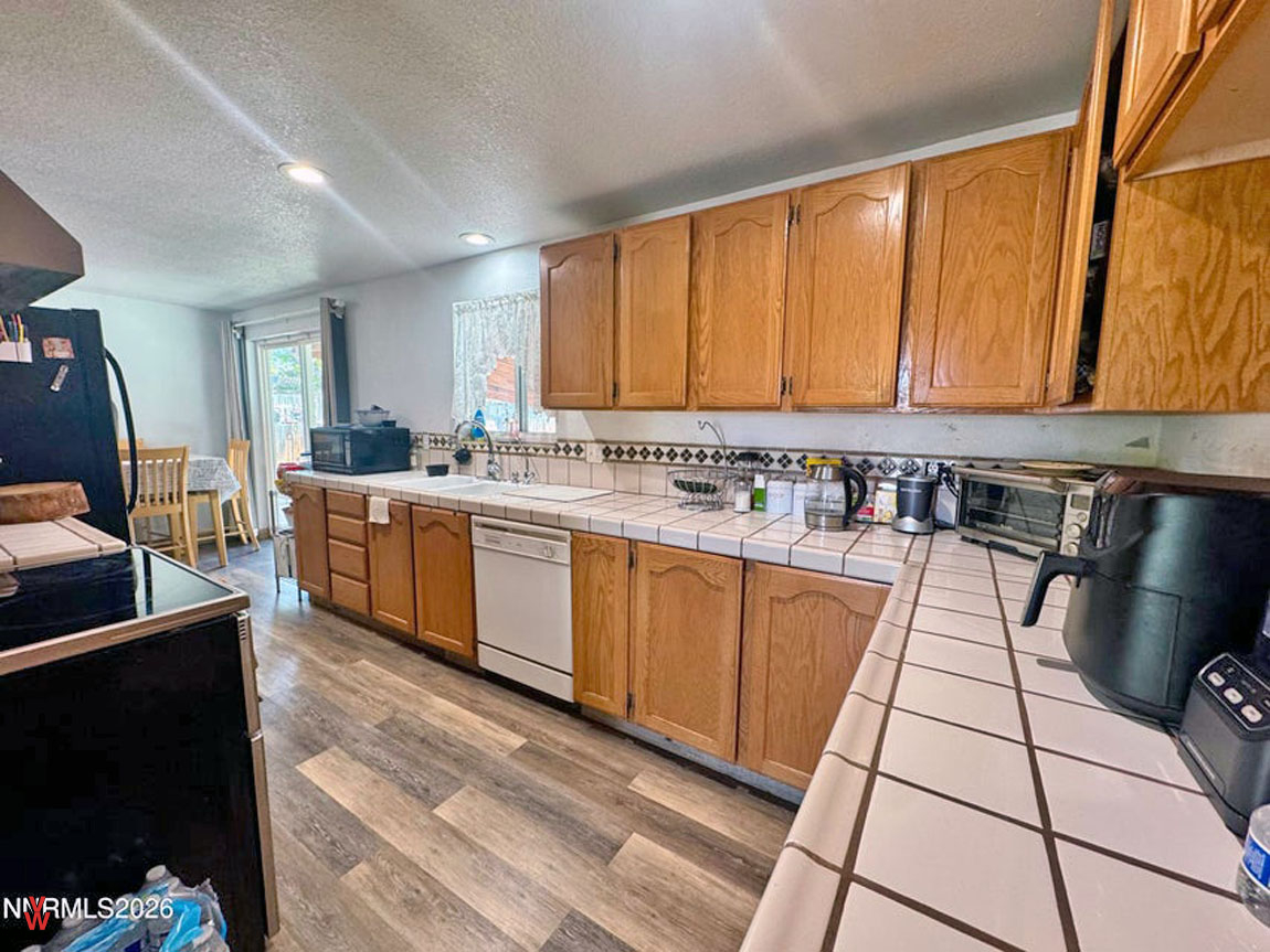1352ProntoAve-Kitchen3
