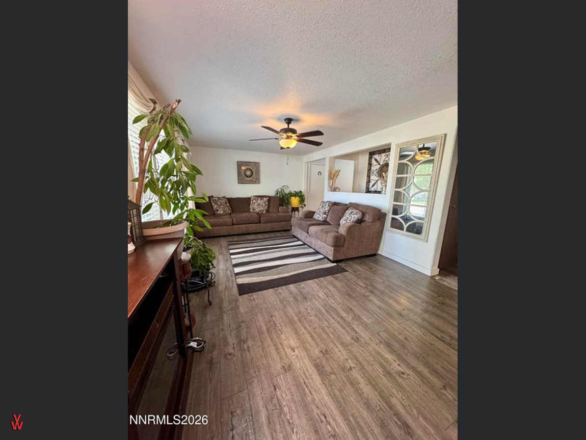 1352ProntoAve-LivingRoom