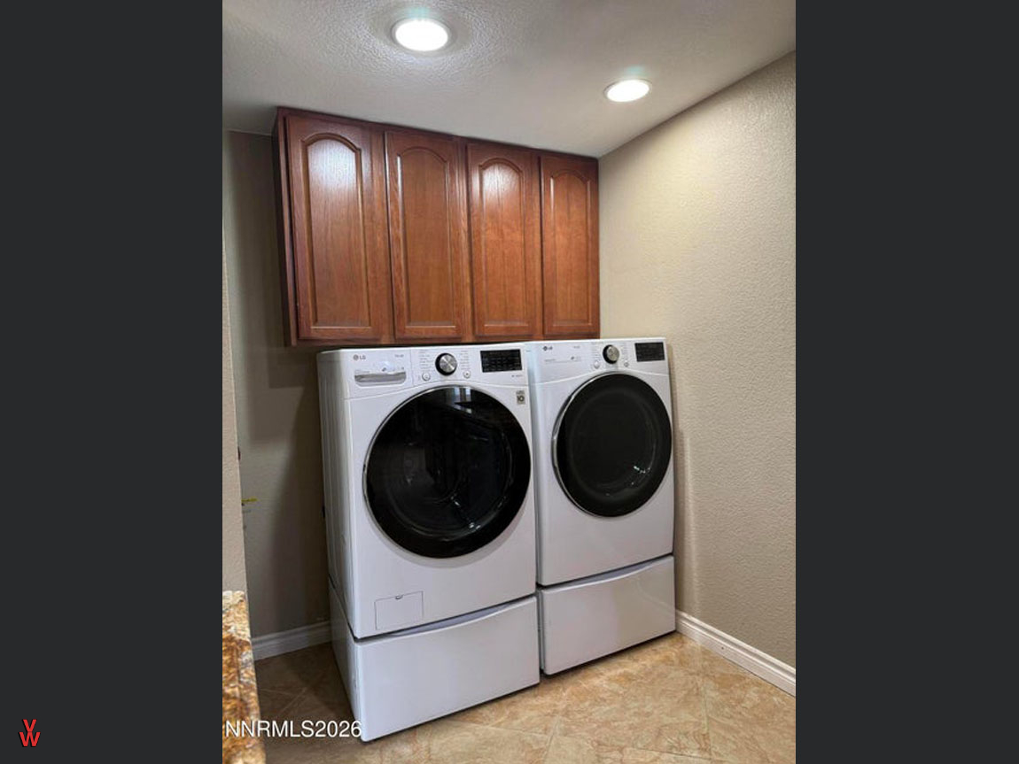 1204OcalaAve-LaundryArea