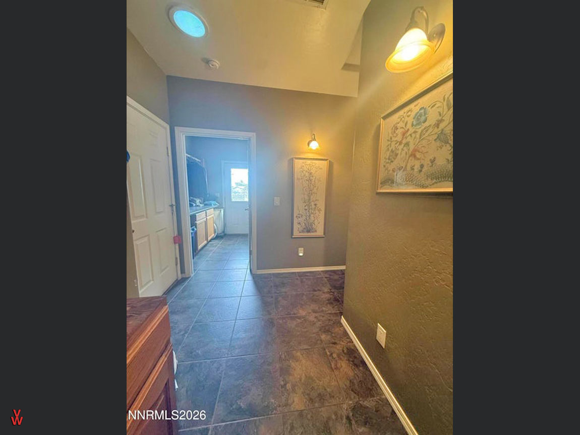 8175StinsonBlvd-hallway