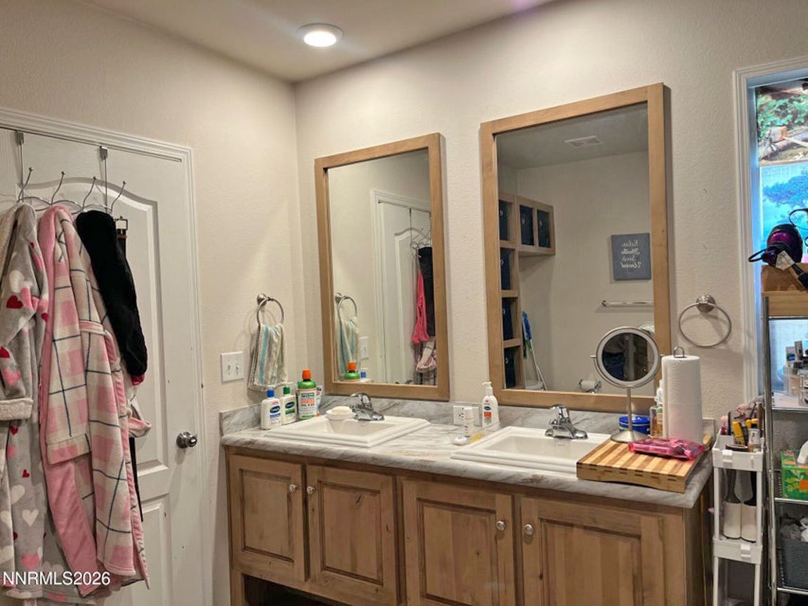 615ENationalAve-PrimaryBath2