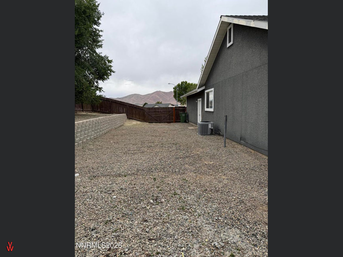 5080JacobsenDr-Exterior