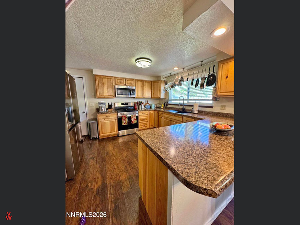 350EMinorSt-Kitchen