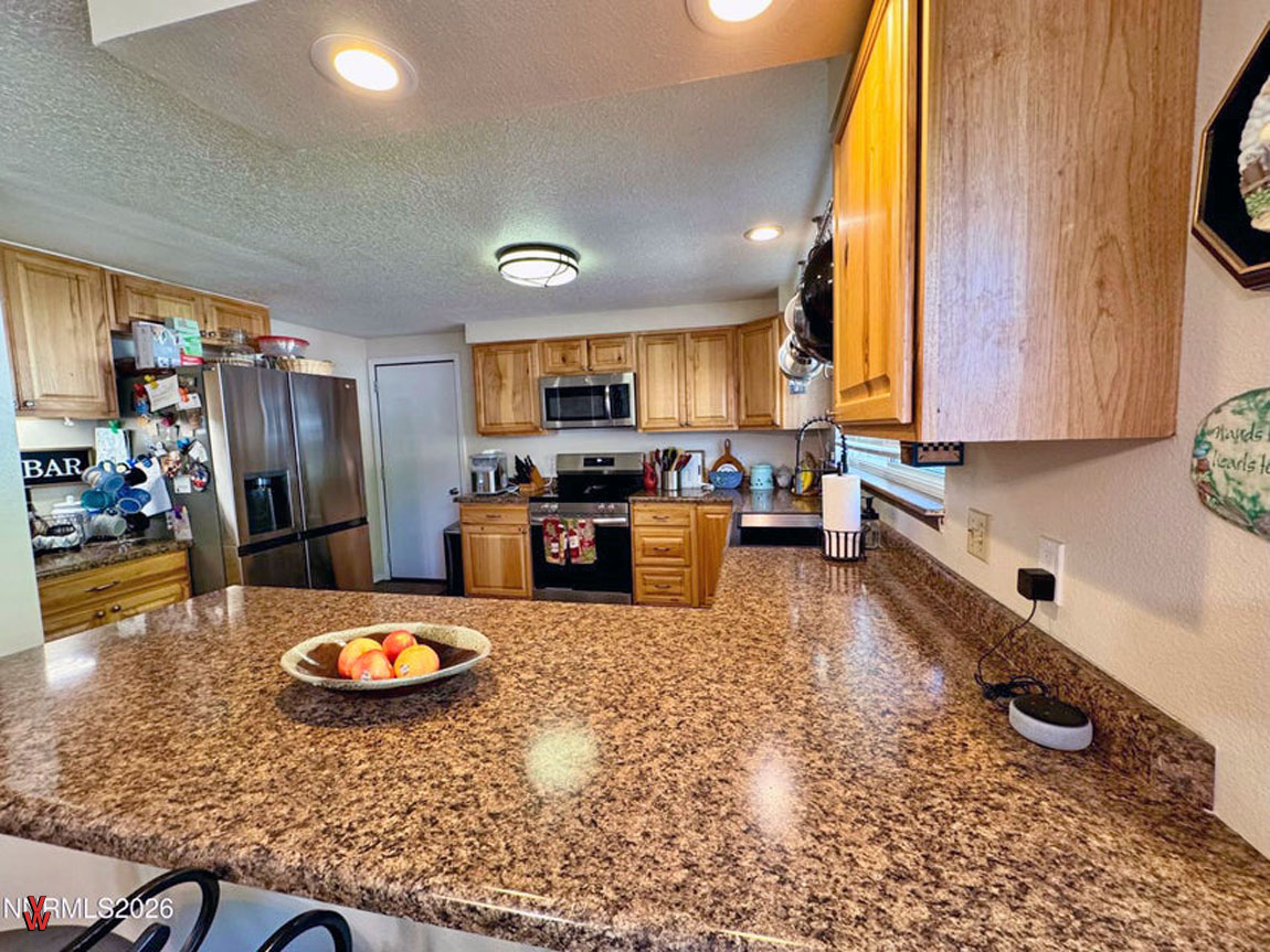 350EMinorSt-Kitchen2