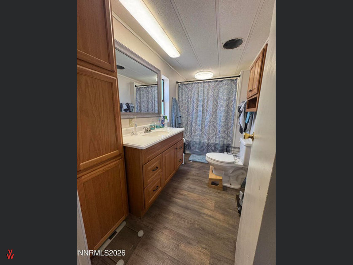 9450SBettyLn-Bathroom