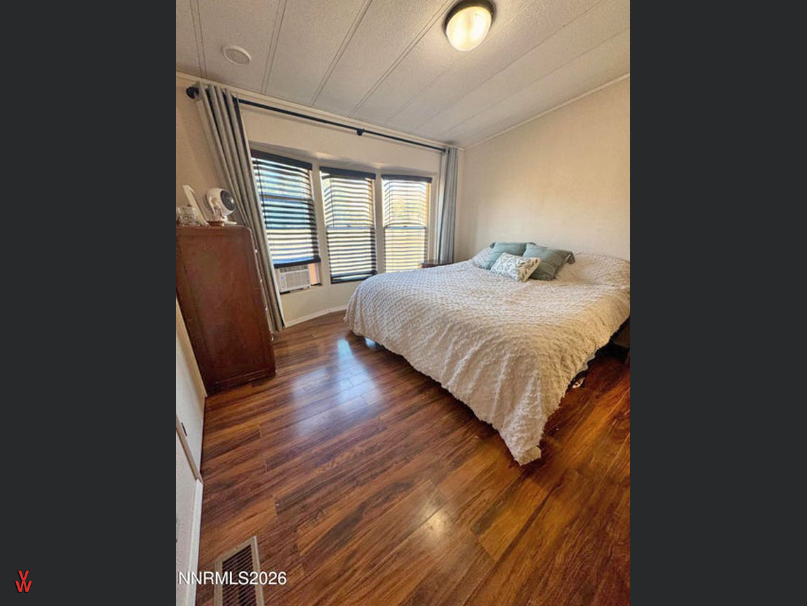 9450SBettyLn-Bedroom