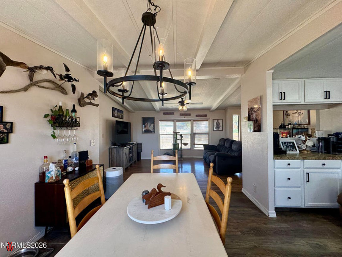 9450SBettyLn-DiningArea