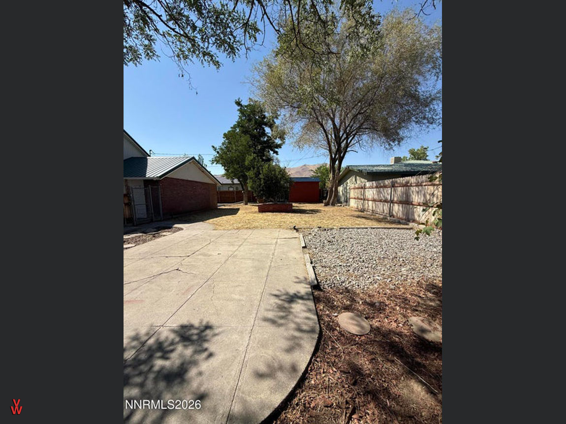 305EFourthSt-Exterior4