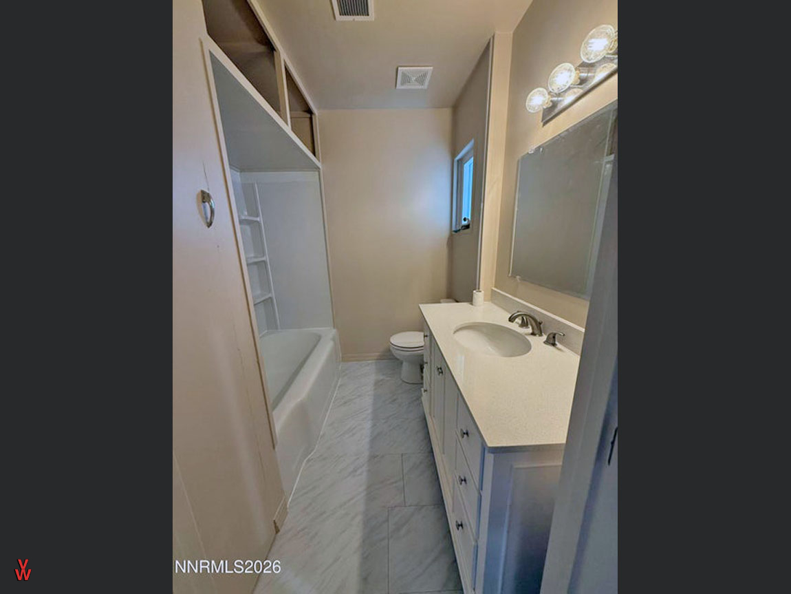 1185SBridgeSt-Bathroom