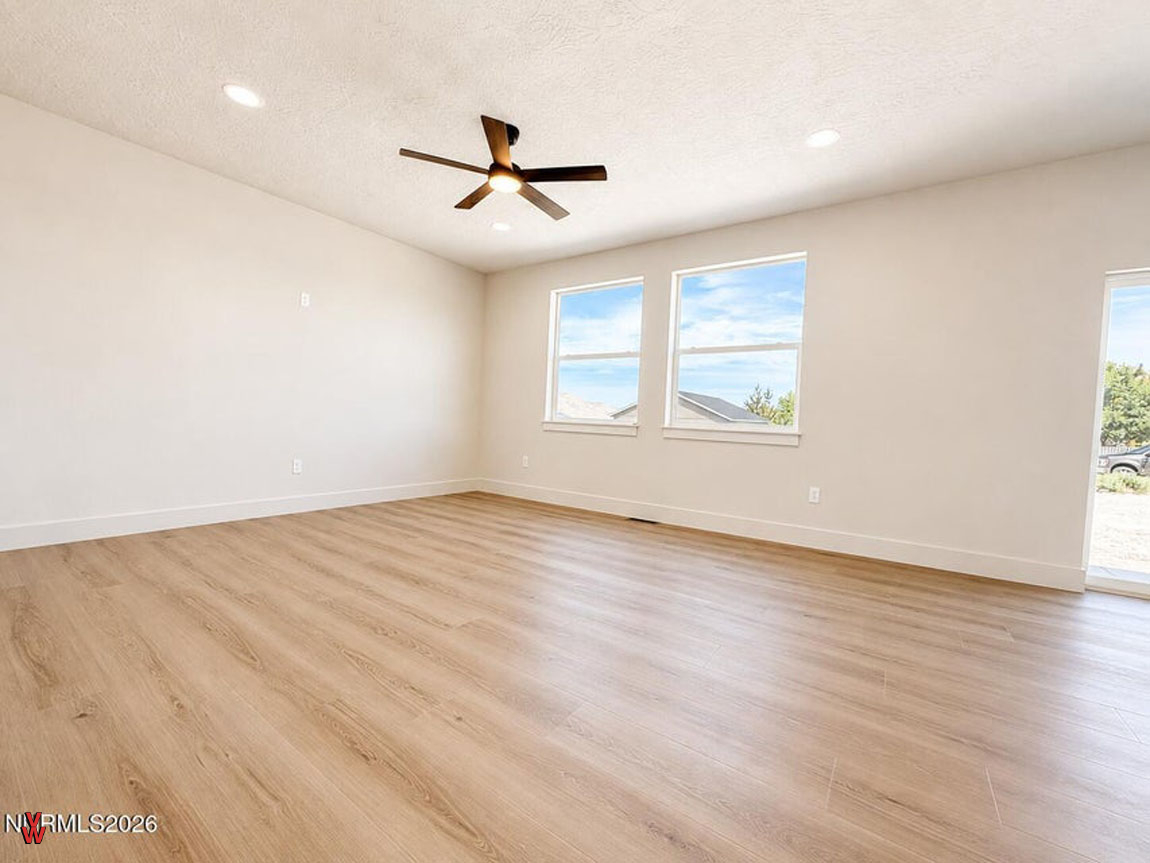 5705OffenhauserDr.-LivingRoom
