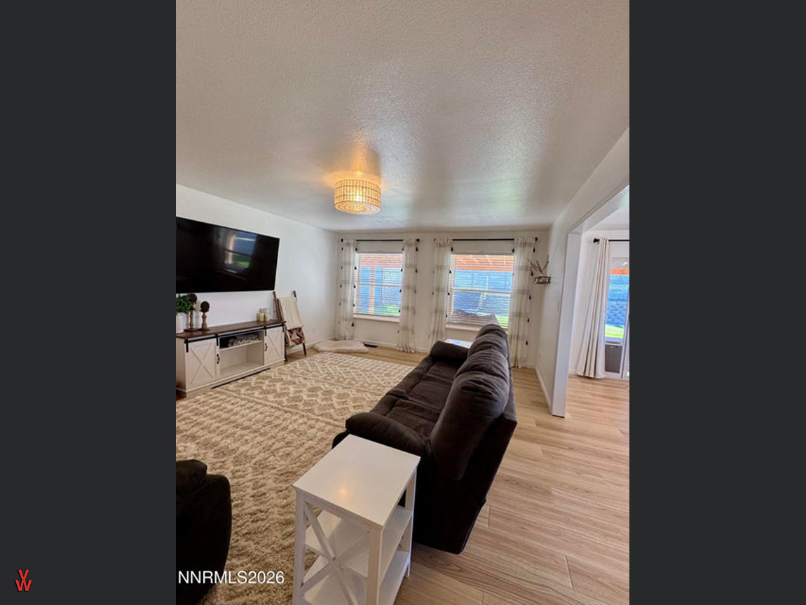 5230OffenhauserDr-LivingRoom