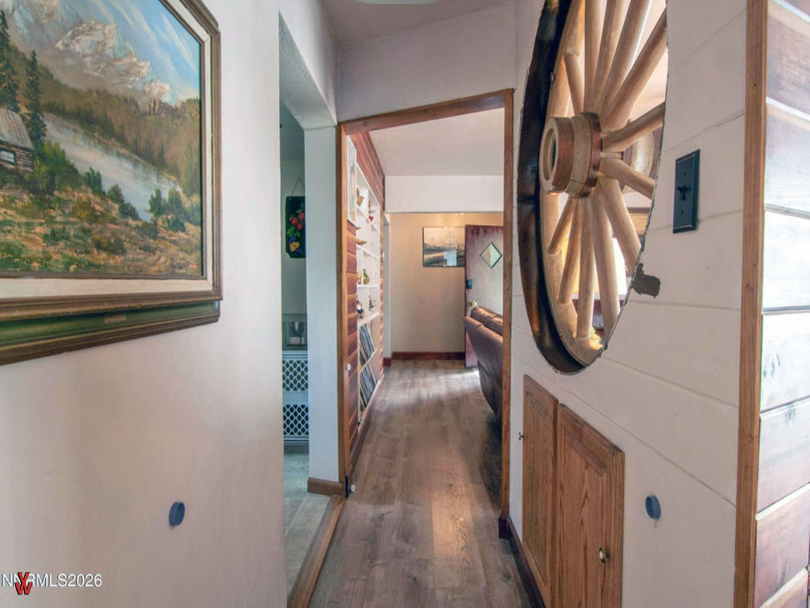 1435SBridgeSt.-Hallway