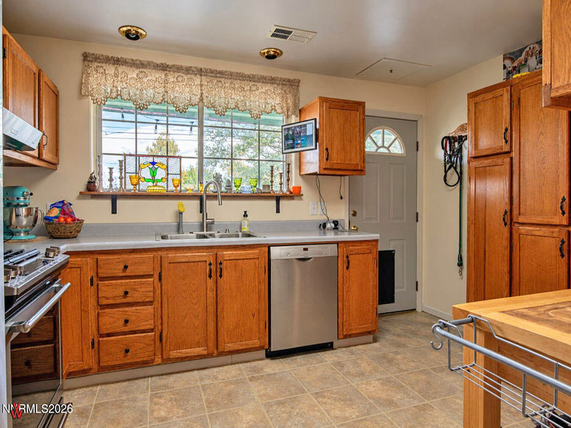 1435SBridgeSt.-Kitchen2