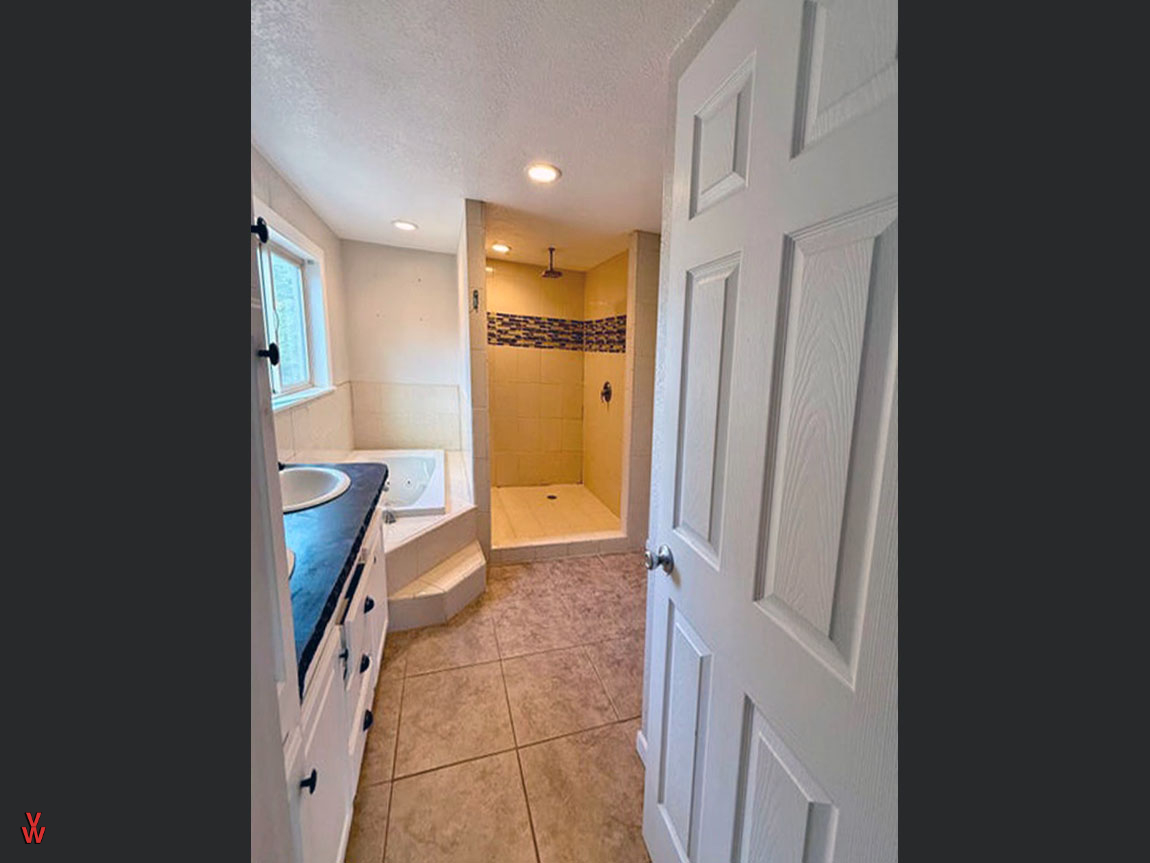 4025JupiterSt-Bathroom2